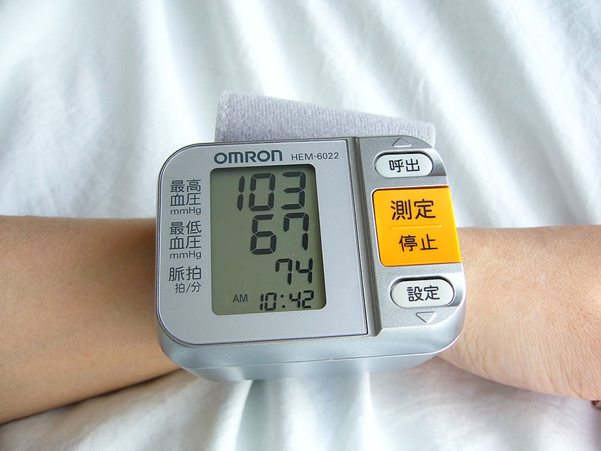 オムロン 血圧計 HEM-6022 計測