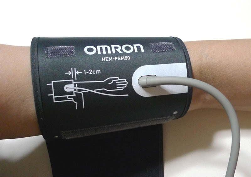 オムロン 血圧計 HEM-7420用カフ hem-fsm50を装着