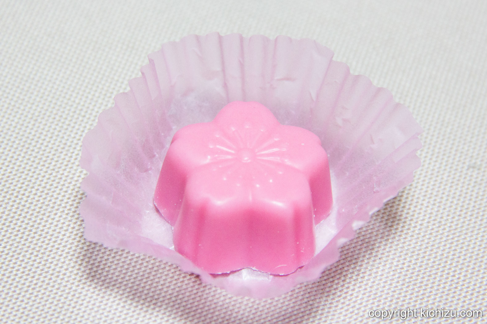 ピンクが強い桜のチョコレート