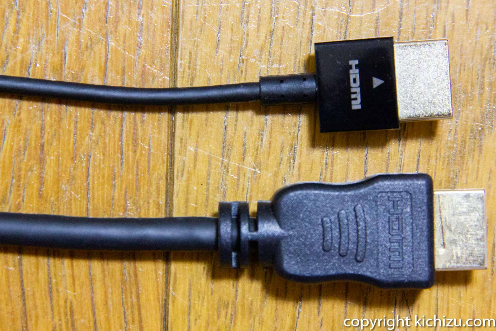 マイクロとミニ HDMI コネクタ比較上から