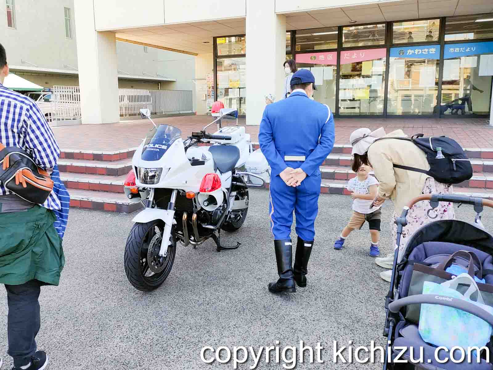 警察のバイク