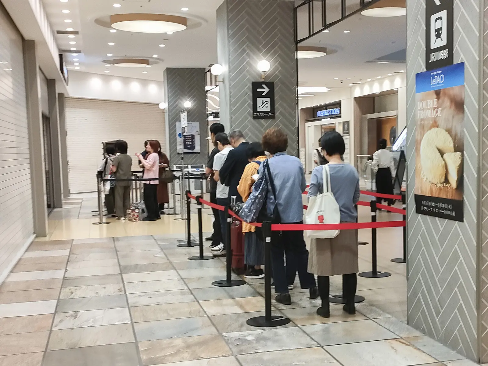 ラゾーナで並んでいる人